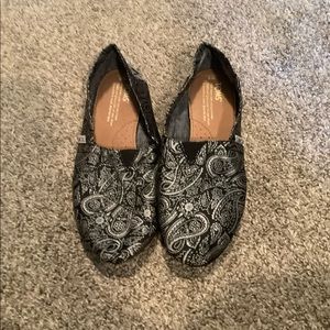 Brand new Tom’s black/silver paisley print shoes